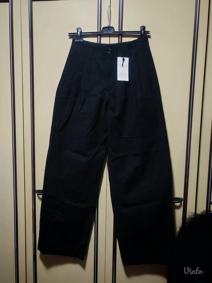 Zara crne pamucne pantalone sa usicima M