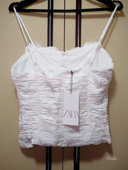 Zara romanticna bluza sa 3 D cvetovima s-m