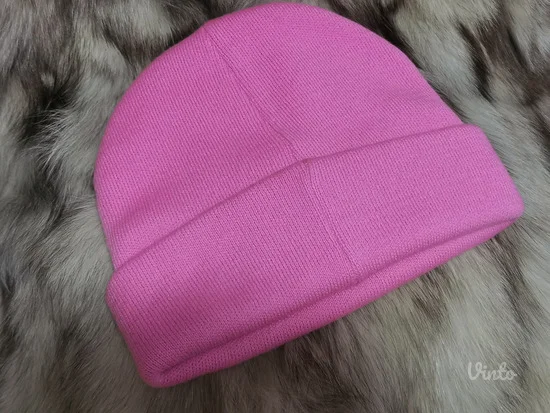 Novo ružičasta zimska kapa