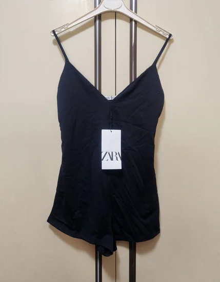 Zara crni kratki kombinezon s/m