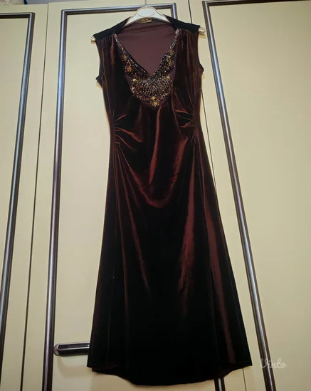 Novo, braon plisana haljina s, moze i za m