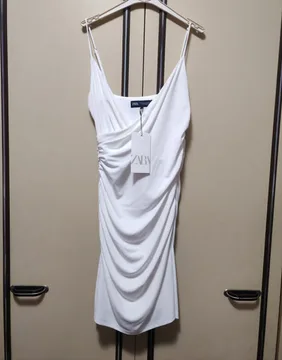 Zara bela mini drapirana haljina s/m