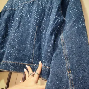 Zara denim jakna sa kamencicima M, etiketa