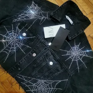 Zara jakna sa cirkonima oversize moze od XS do M/L