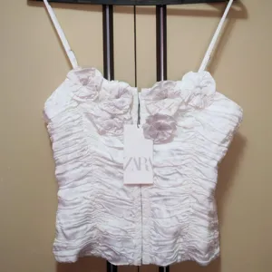 Zara romanticna bluza sa 3 D cvetovima s-m