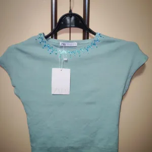 Zara rezedo mint crop top sa cirkonima s - m
