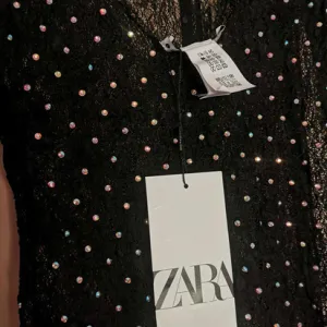 Zara cipkasta tunika sa cirkonima S/M/L