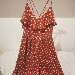 Cvetna haljina cigla boje S-M