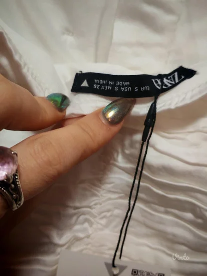 Zara romanticna bluza sa 3 D cvetovima s-m