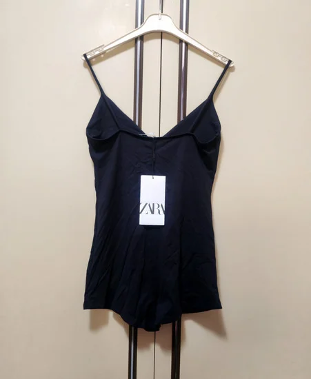 Zara crni kratki kombinezon s/m