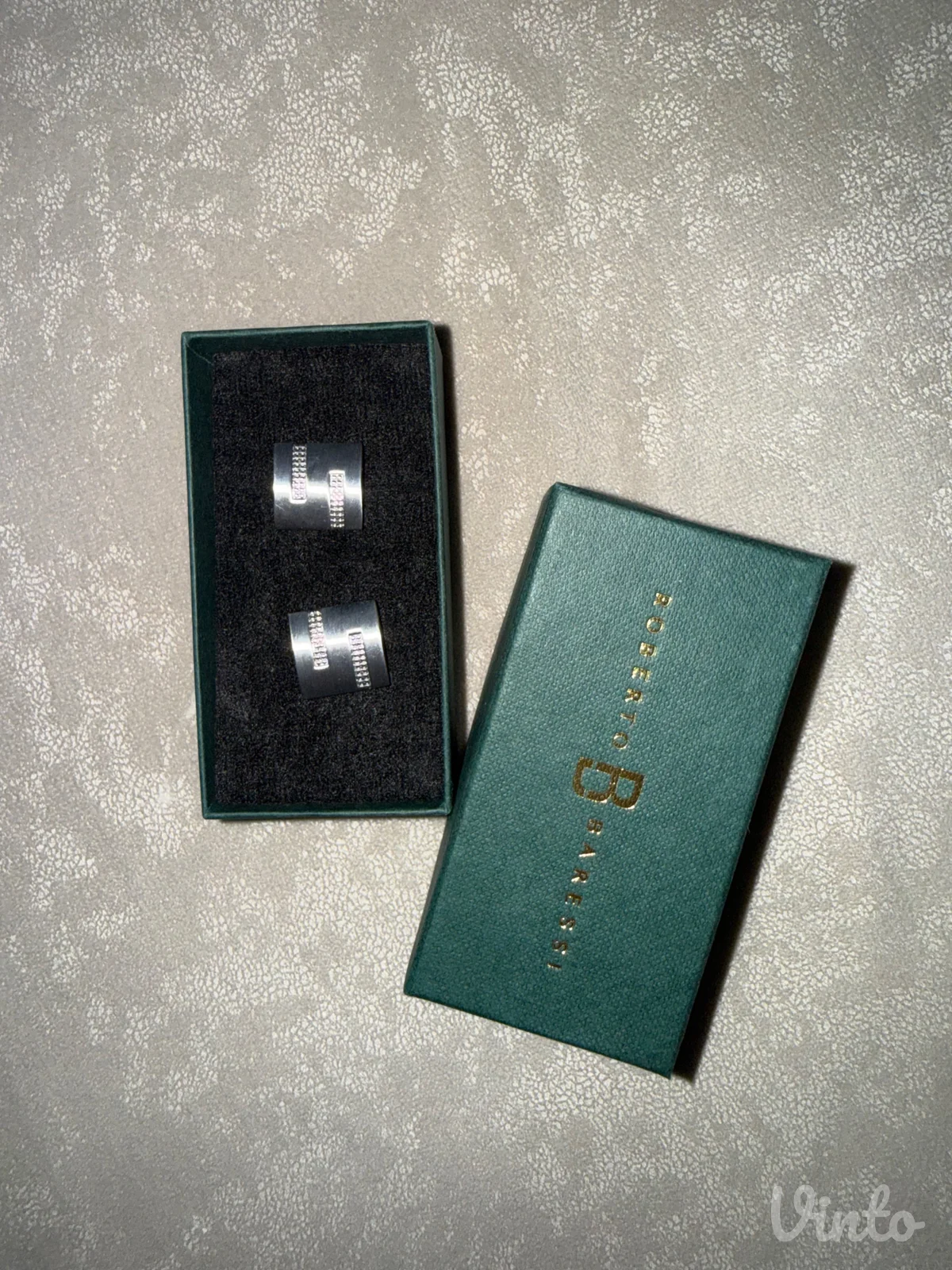 Manzetne