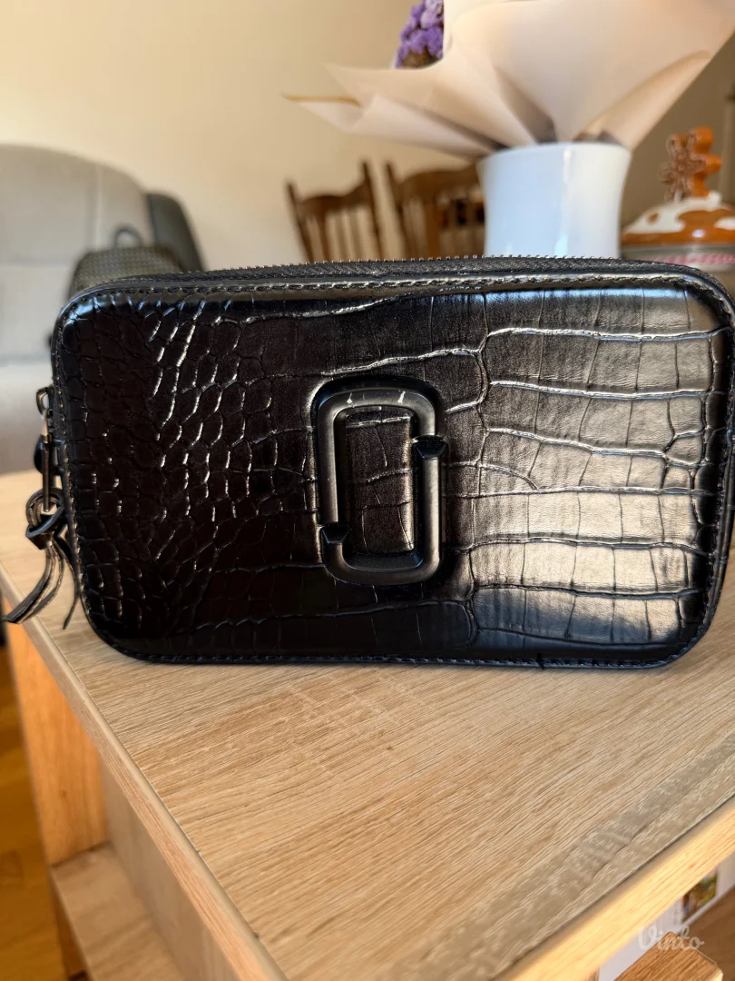 Crna marc jacobs torba