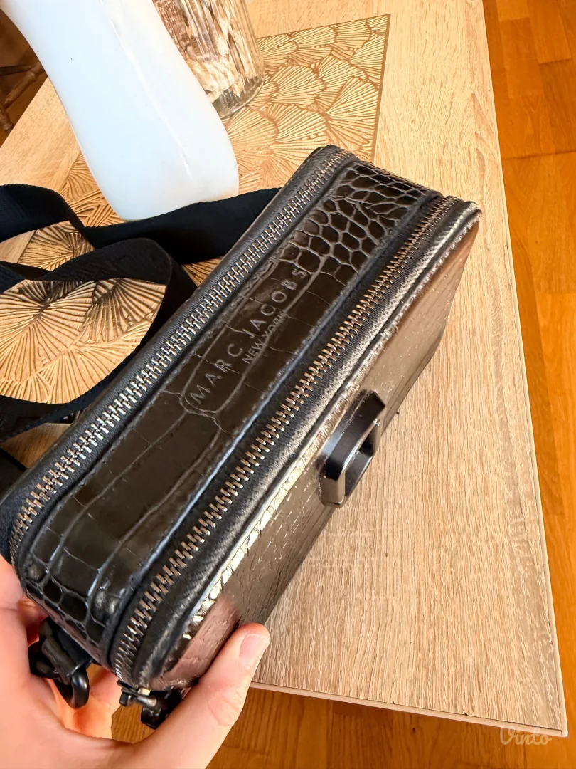 Crna marc jacobs torba