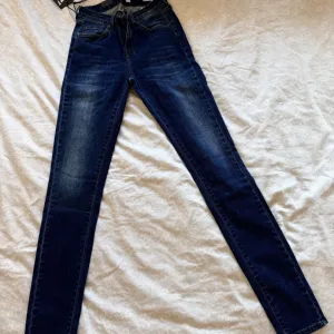 Nove ženske Legend farmerke