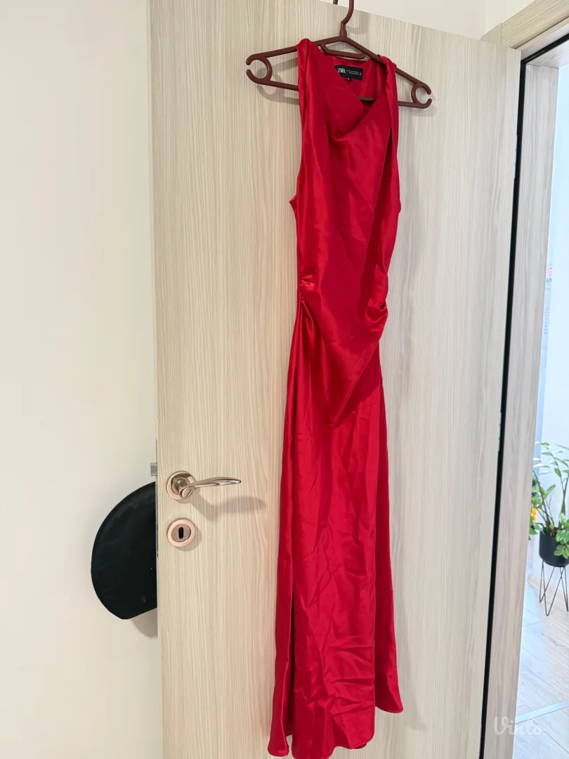 Zara crvena haljina
