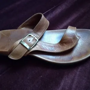 Kožne sandale-japanke