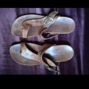 Kožne sandale-japanke