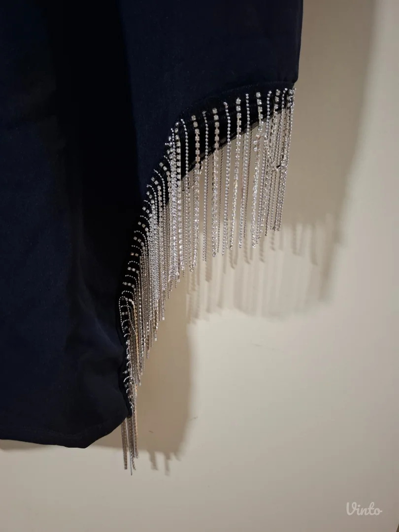 Crna kratka haljinica