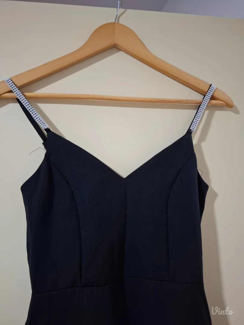 Crna kratka haljinica