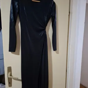 Crna duga sjajna haljina