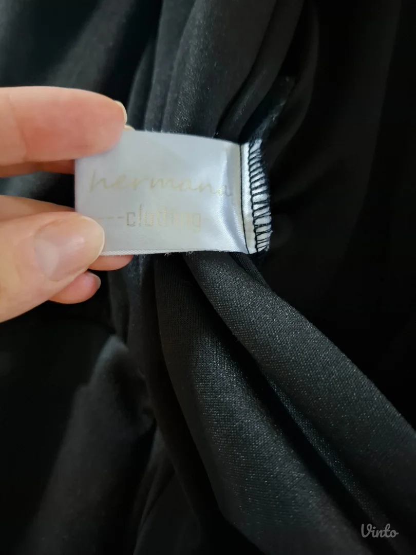 Crna haljina sa puf rukavima