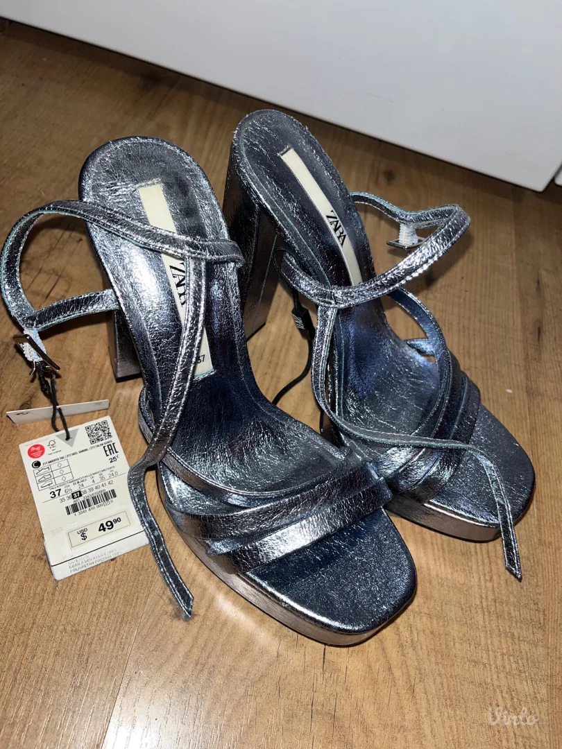 Zara srebrne sandale na štiklu
