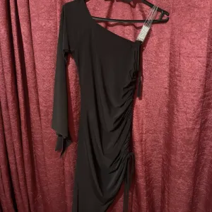 Haljina na jedno rame