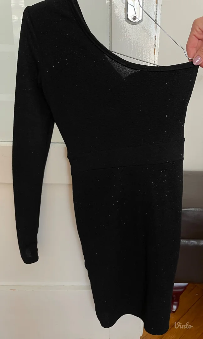 Crna sljokicasta haljina