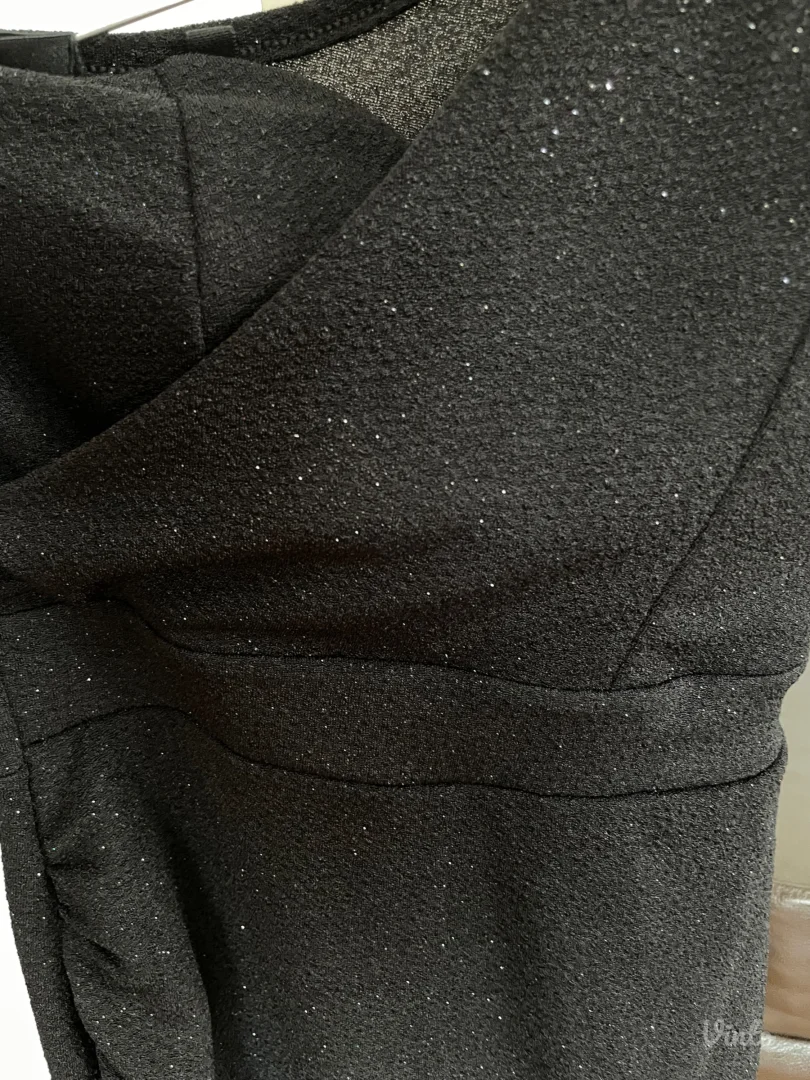 Crna sljokicasta haljina