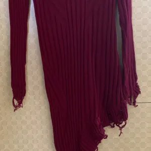 Bordo vunena haljina