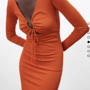 Zara narandzasta haljina M