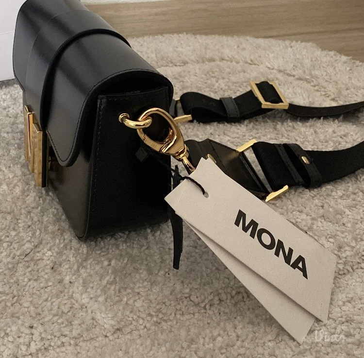 Nova Mona torbica nijednom nosena sa etiketama