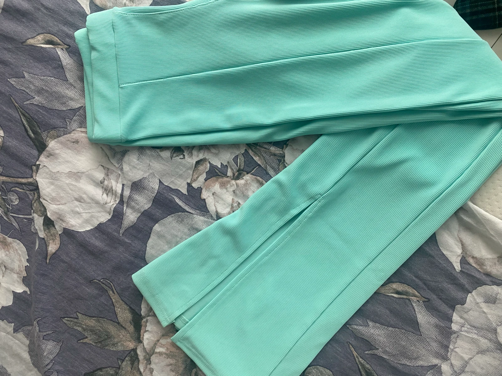 B.R.Z Collection menta rebraste pantalone / helanke sa šlicevima