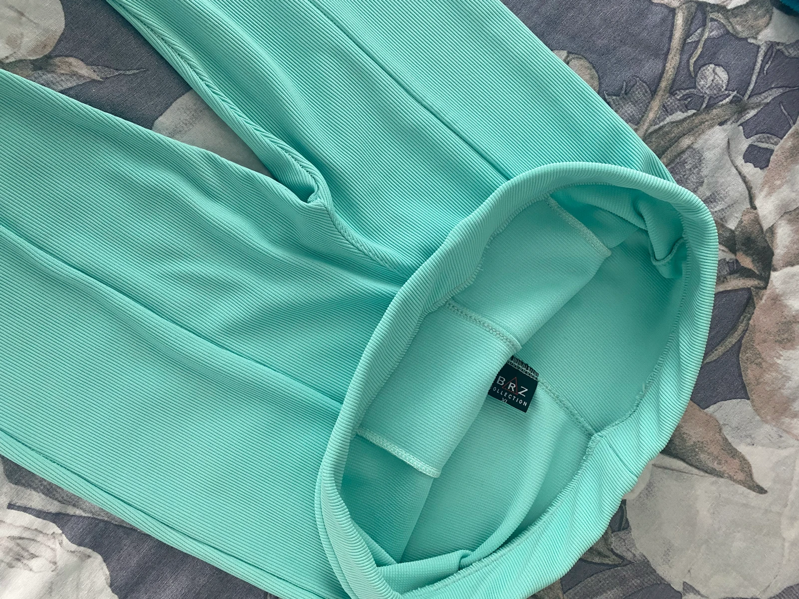 B.R.Z Collection menta rebraste pantalone / helanke sa šlicevima