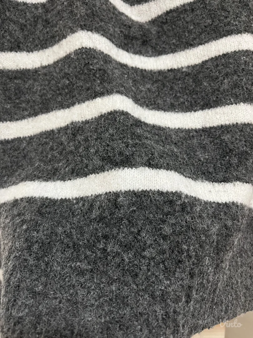 Ženski džemper na pruge