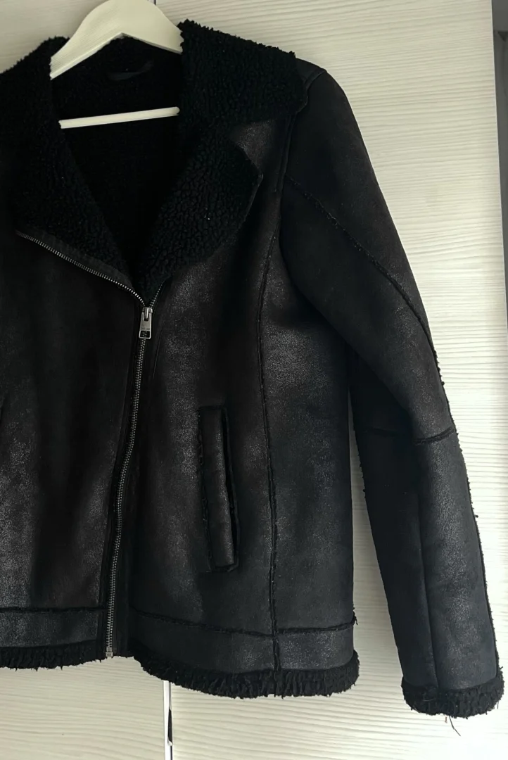 Crna kratka jakna, LINDEX