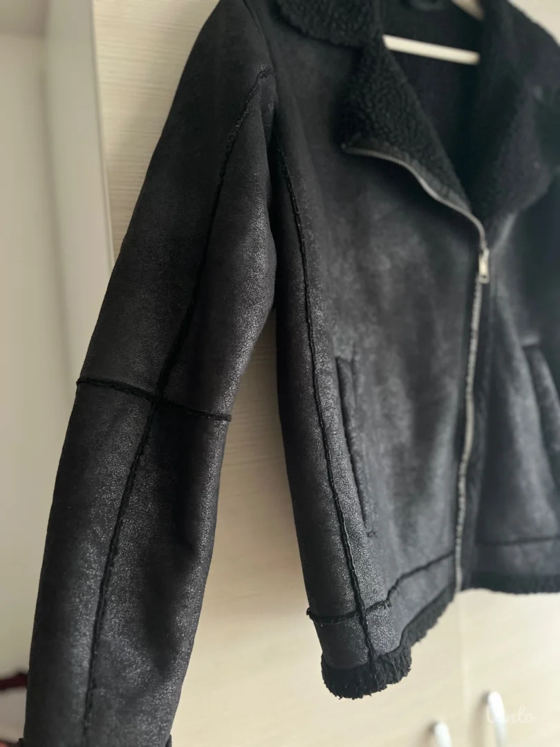 Crna kratka jakna, LINDEX