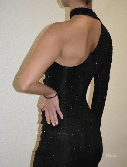 Crna haljina sa šljokicama