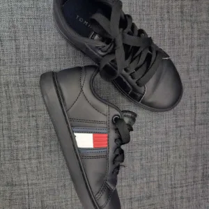 Tommy Hilfiger dečije patike 29