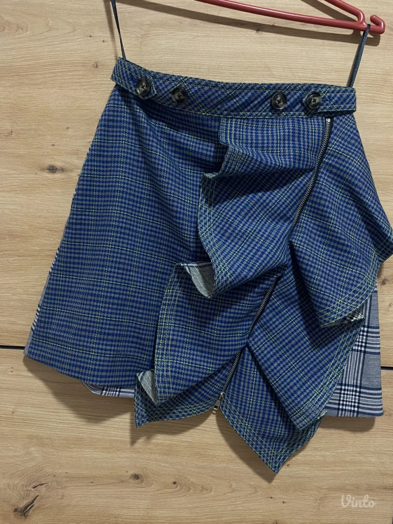 Mini karirana suknja