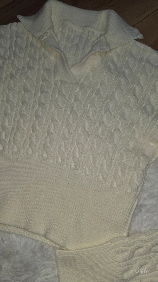 Dzemper vel.M-L novo bez etikete