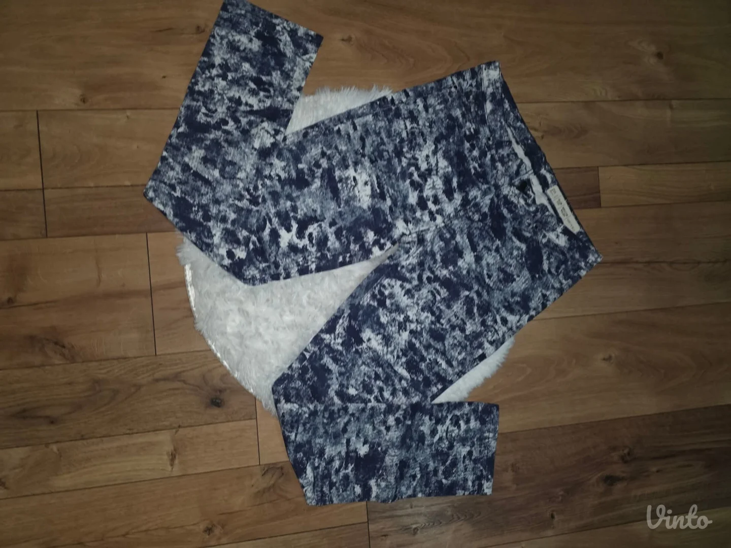 Esmara pantalone vel.40 (L)
