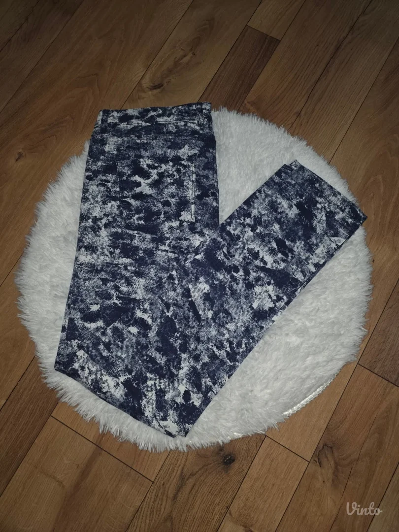 Esmara pantalone vel.40 (L)