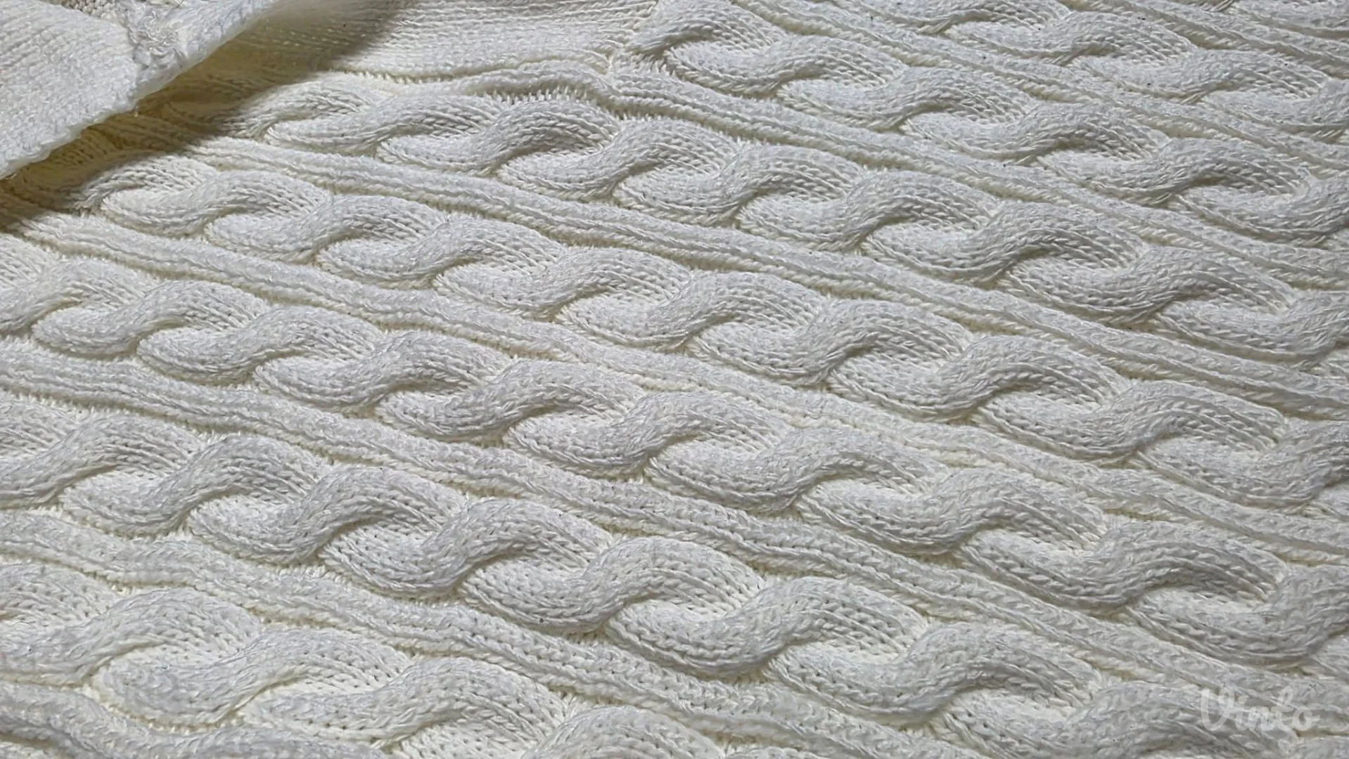 Dzemper vel.M-L novo bez etikete