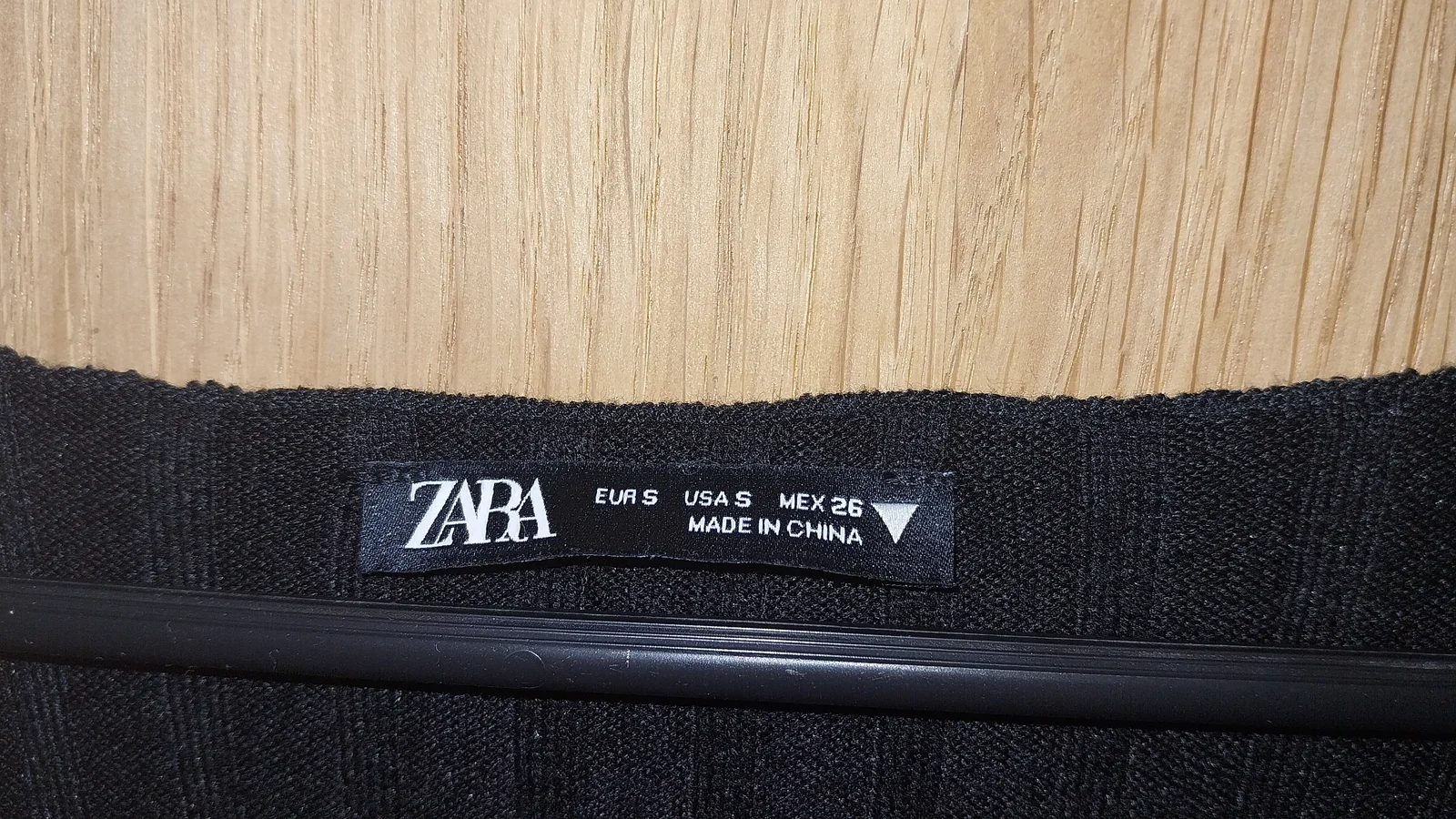 Zara crna haljina dugih rukava