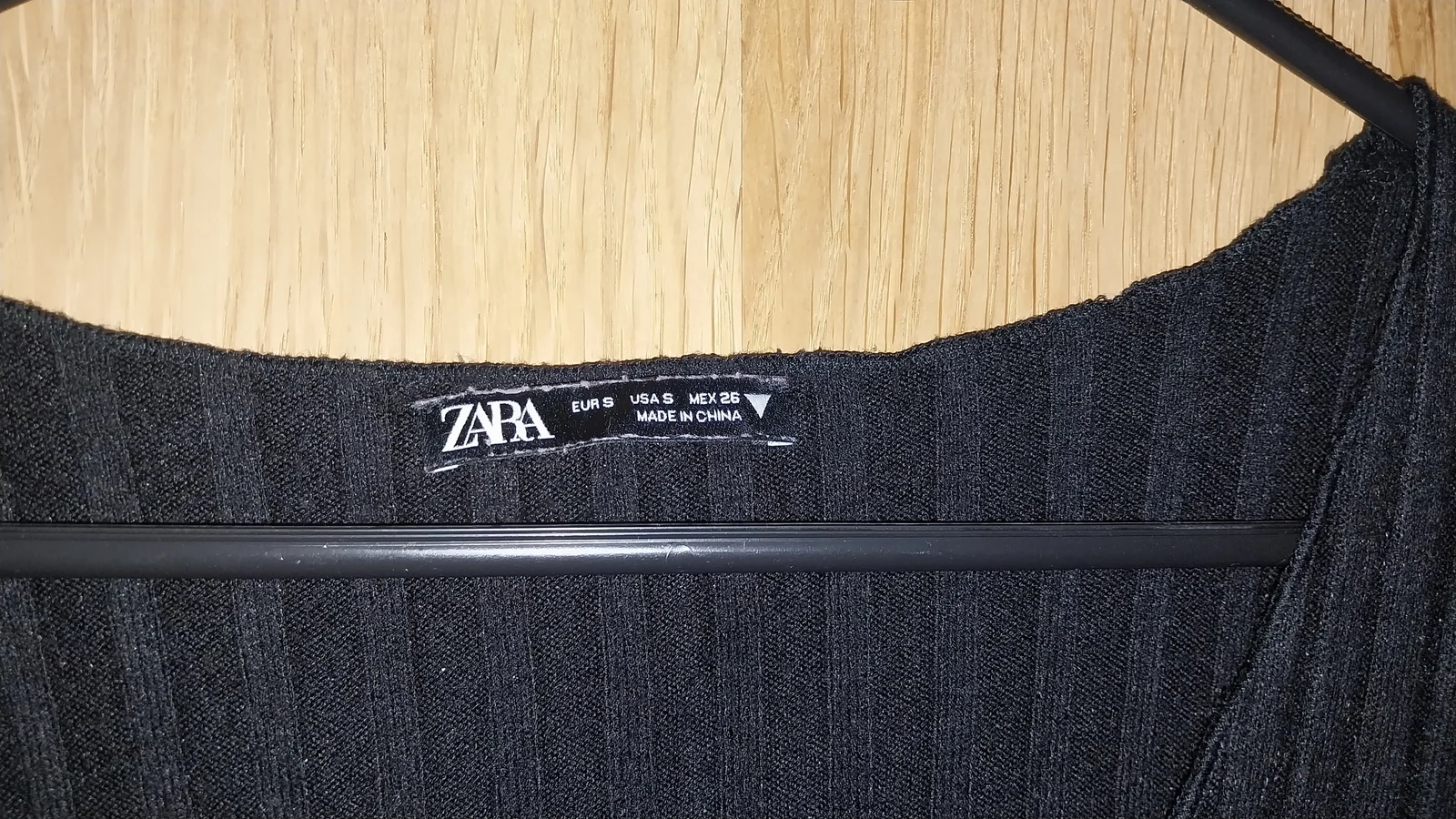 Zara crna haljina kratikih rukava
