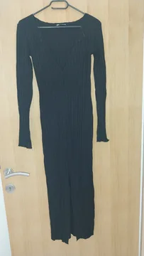 Zara crna haljina dugih rukava
