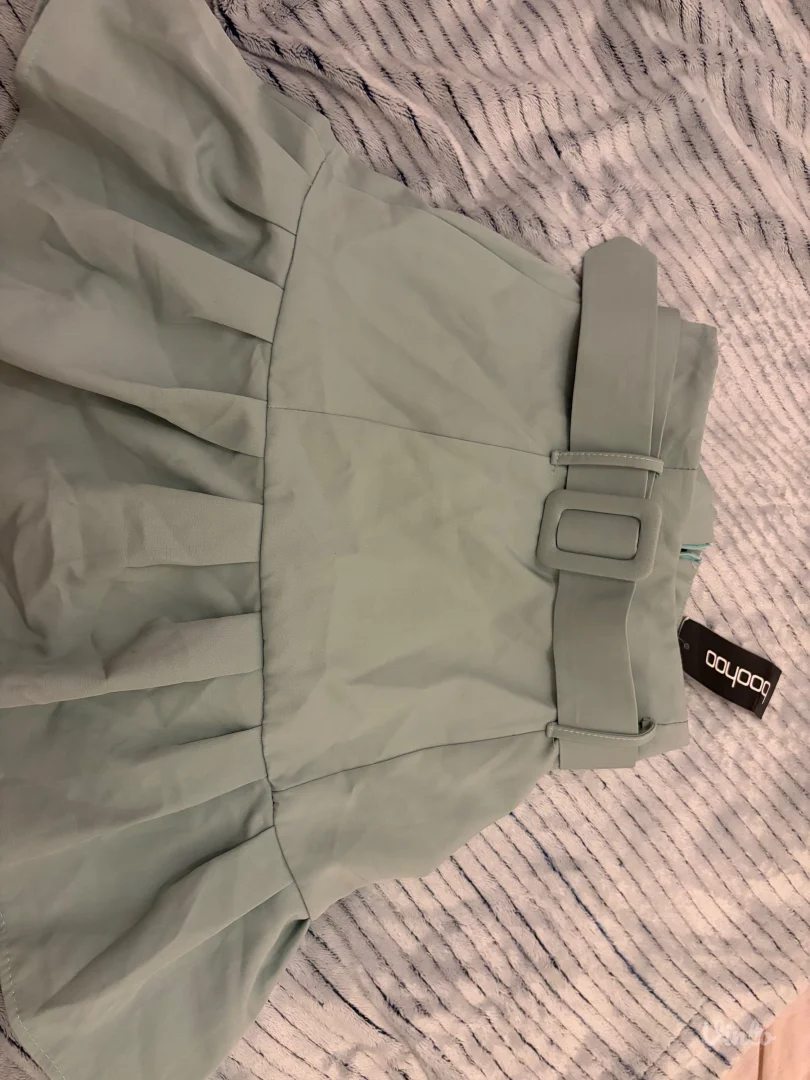 Boohoo suknja sa etiketom