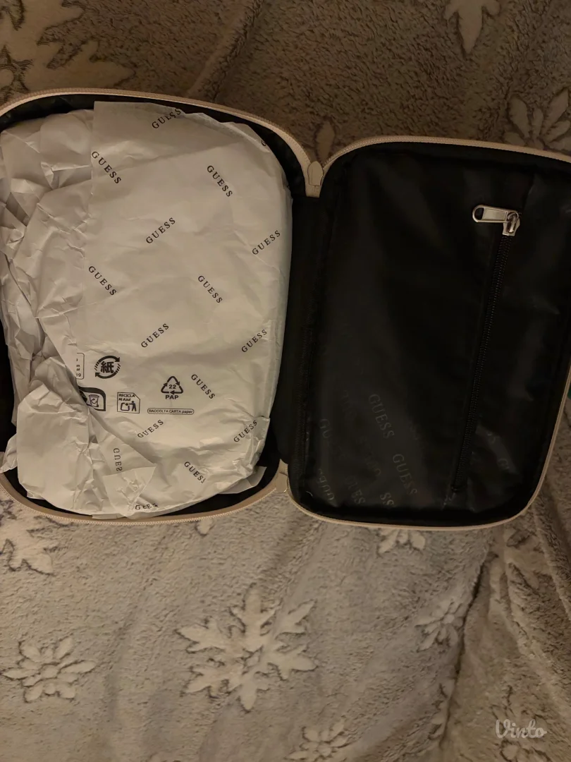 Guess neseser