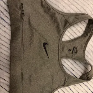 Nike dri fit top za trening